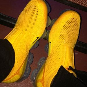 Meet your Posher, Tyniska